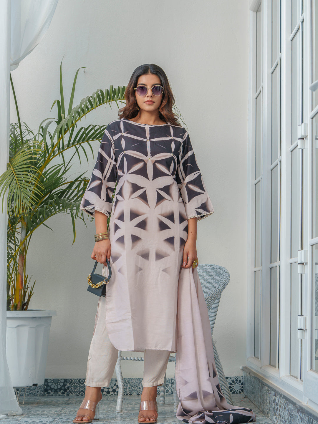 Abstract Printed Kurta & Trousers With Dupatta