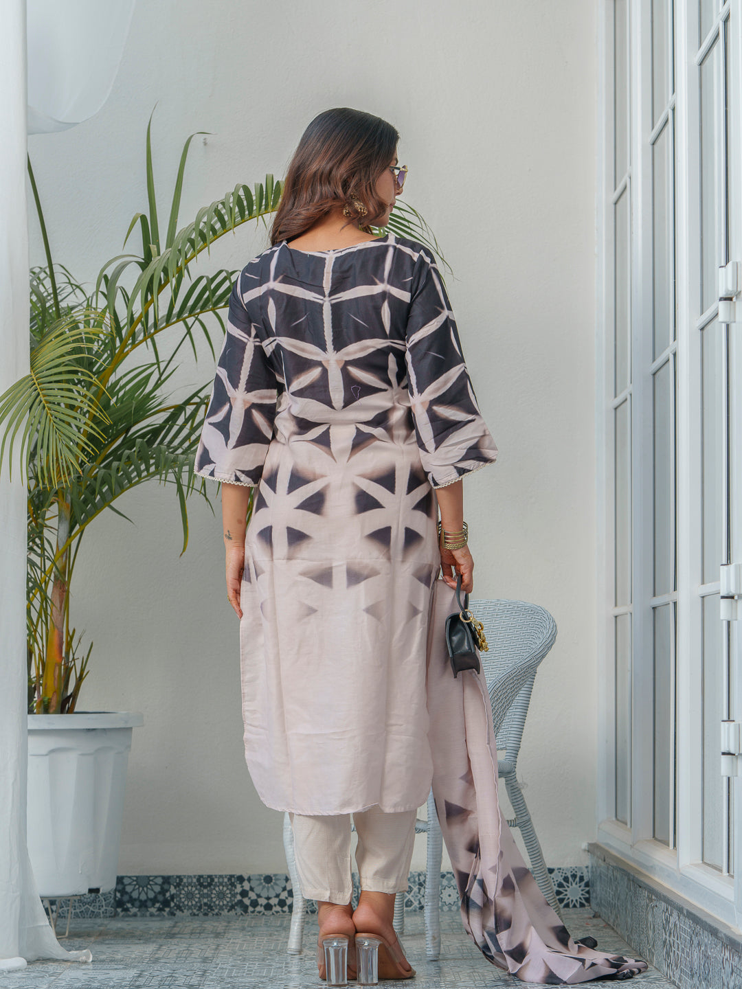 Abstract Printed Kurta & Trousers With Dupatta