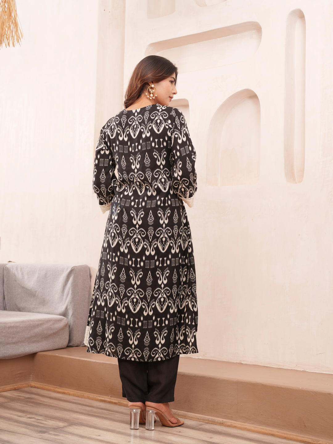 Black Ethnic Motif Printed V-Neck Straight Kurta With Trousers