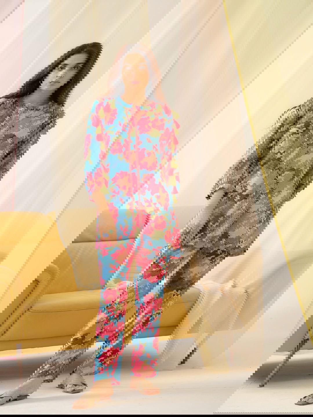 Floral Printed Mandarin Collar Puffed Sleeves Pure Silk Kurta With Trousers - Buy Best Ethnic Wear for Women & Girls | Daily Woman -