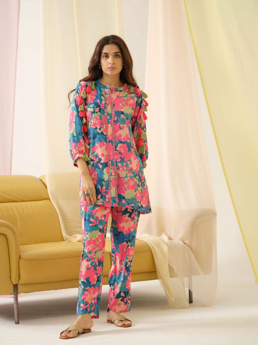 Floral Printed Mandarin Collar Puffed Sleeves Pure Silk Kurta With Trousers - Buy Best Ethnic Wear for Women & Girls | Daily Woman -