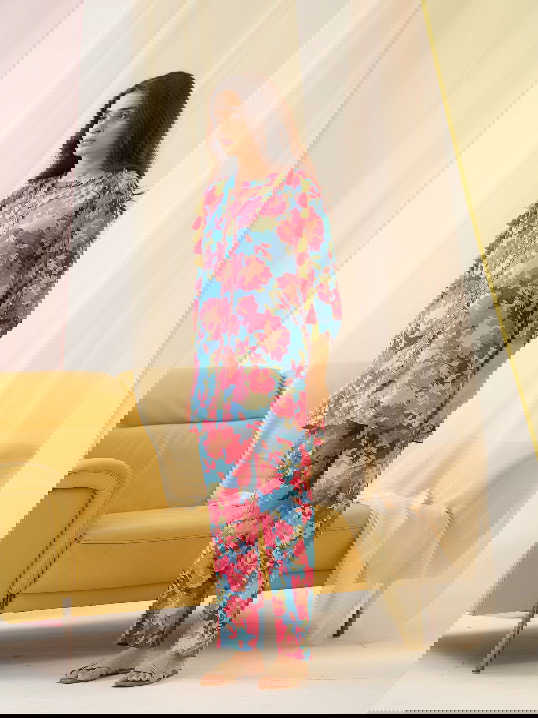 Floral Printed Mandarin Collar Puffed Sleeves Pure Silk Kurta With Trousers - Buy Best Ethnic Wear for Women & Girls | Daily Woman -