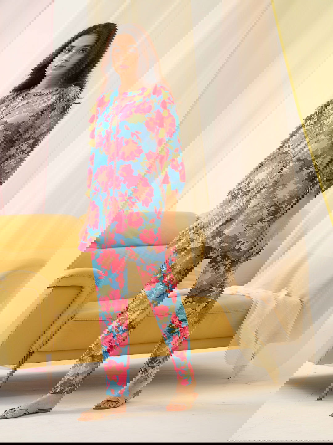 Floral Printed Mandarin Collar Puffed Sleeves Pure Silk Kurta With Trousers - Buy Best Ethnic Wear for Women & Girls | Daily Woman -