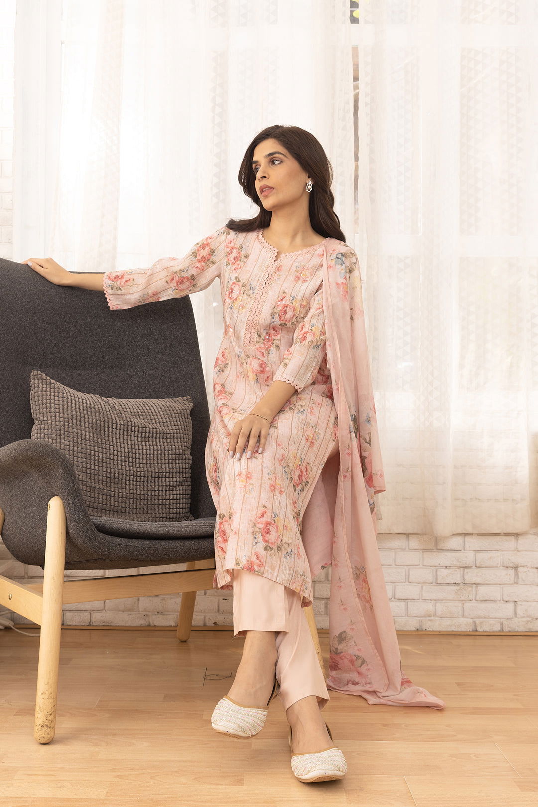 Floral Printed Regular Sequinned Linen Kurta With Trousers & Dupatta - Buy Best Ethnic Wear for Women & Girls | Daily Woman -
