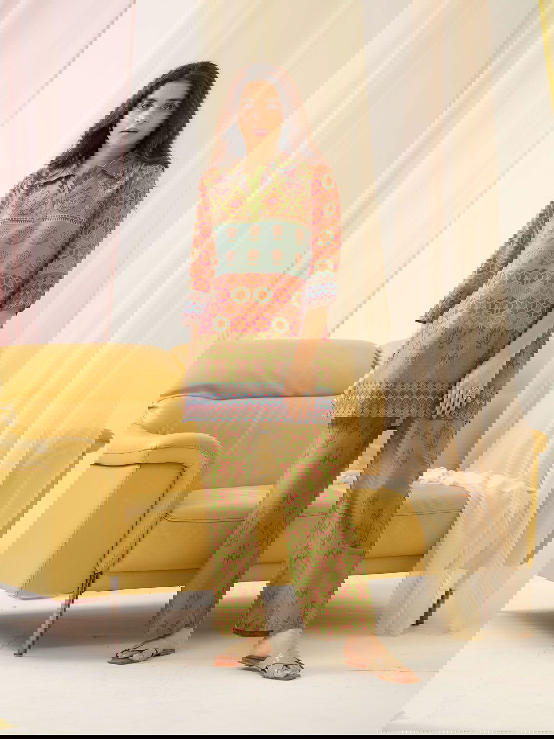 Floral Printed Shirt Collar Three-Quarter Pure Silk Kurta Set - Buy Best Ethnic Wear for Women & Girls | Daily Woman -