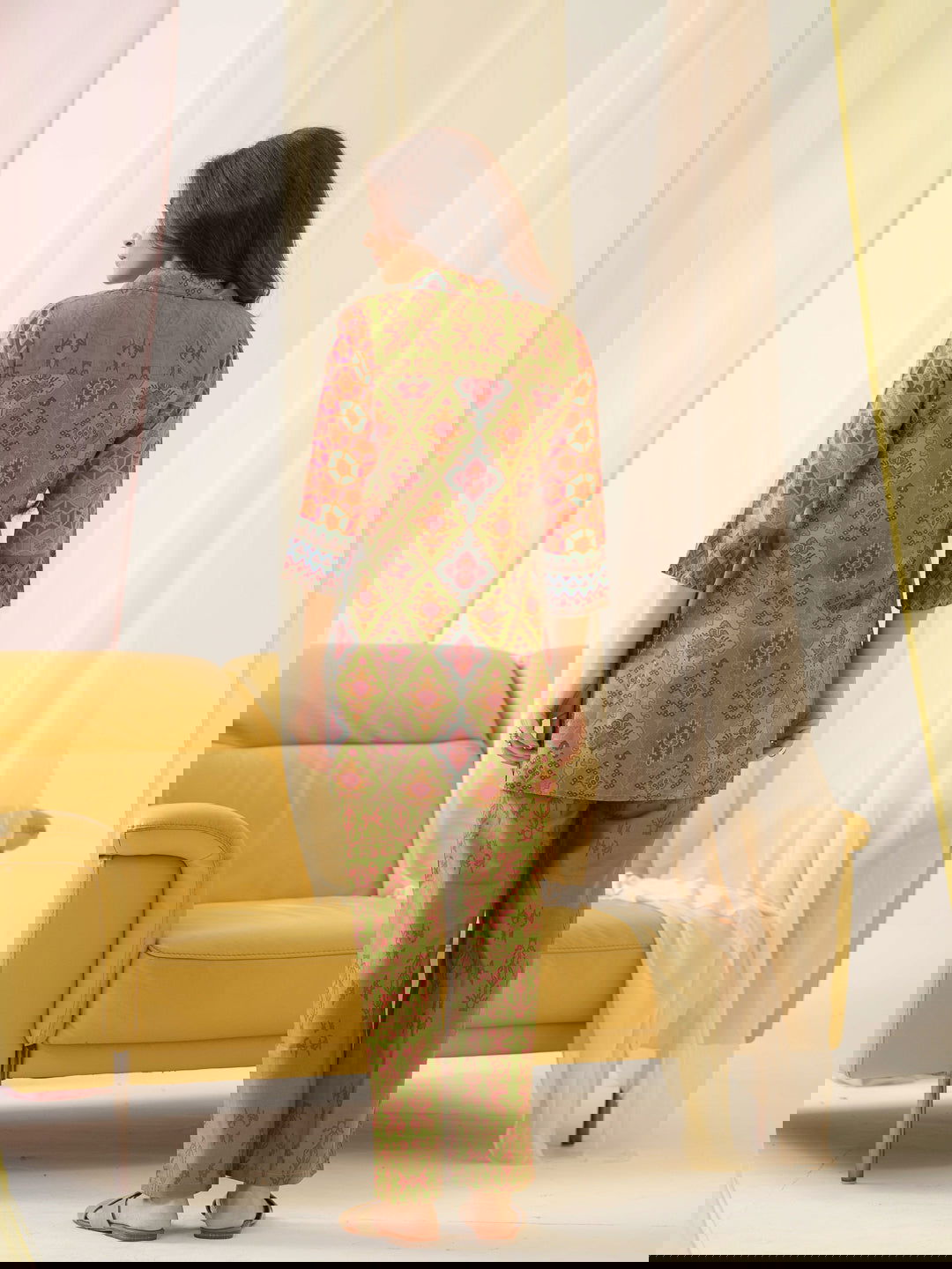 Floral Printed Shirt Collar Three-Quarter Pure Silk Kurta Set - Buy Best Ethnic Wear for Women & Girls | Daily Woman -