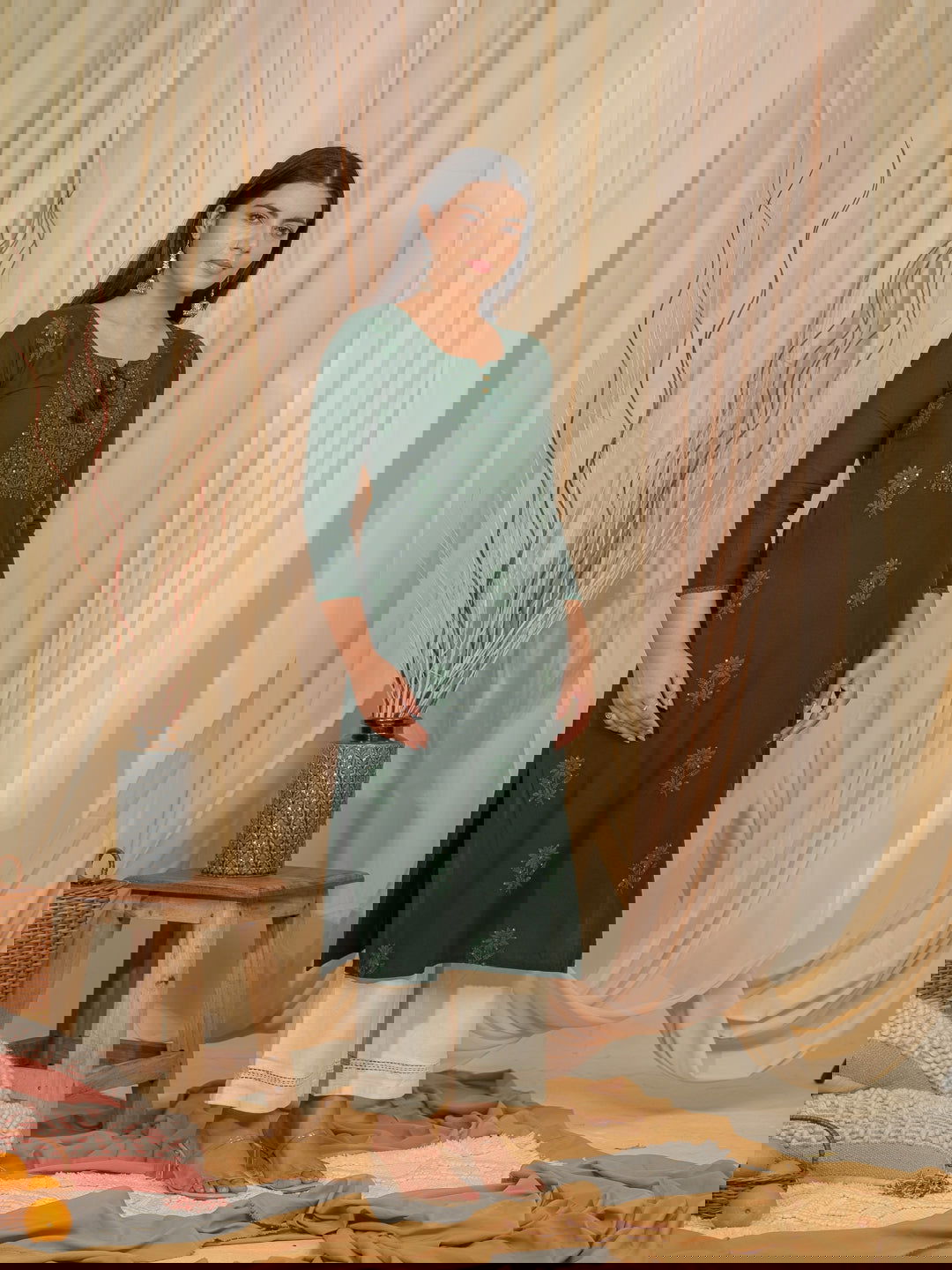 Green Floral Embroidered Thread Work Straight Kurta - Buy Best Ethnic Wear for Women & Girls | Daily Woman -