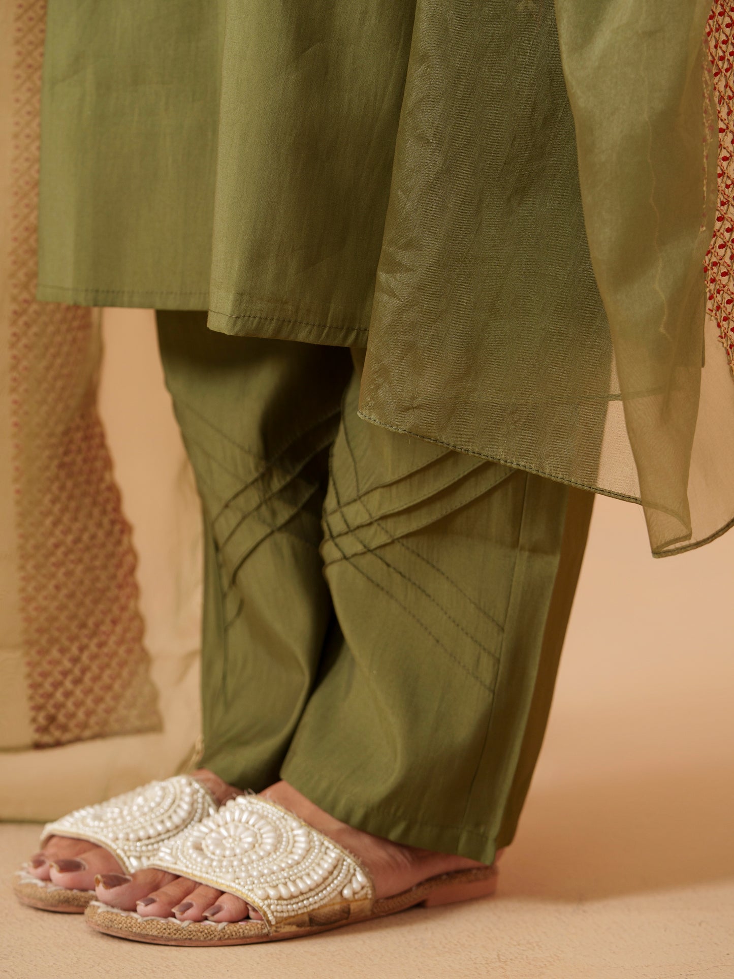 Women Floral Embroidered Kurta with Trousers & Dupatta