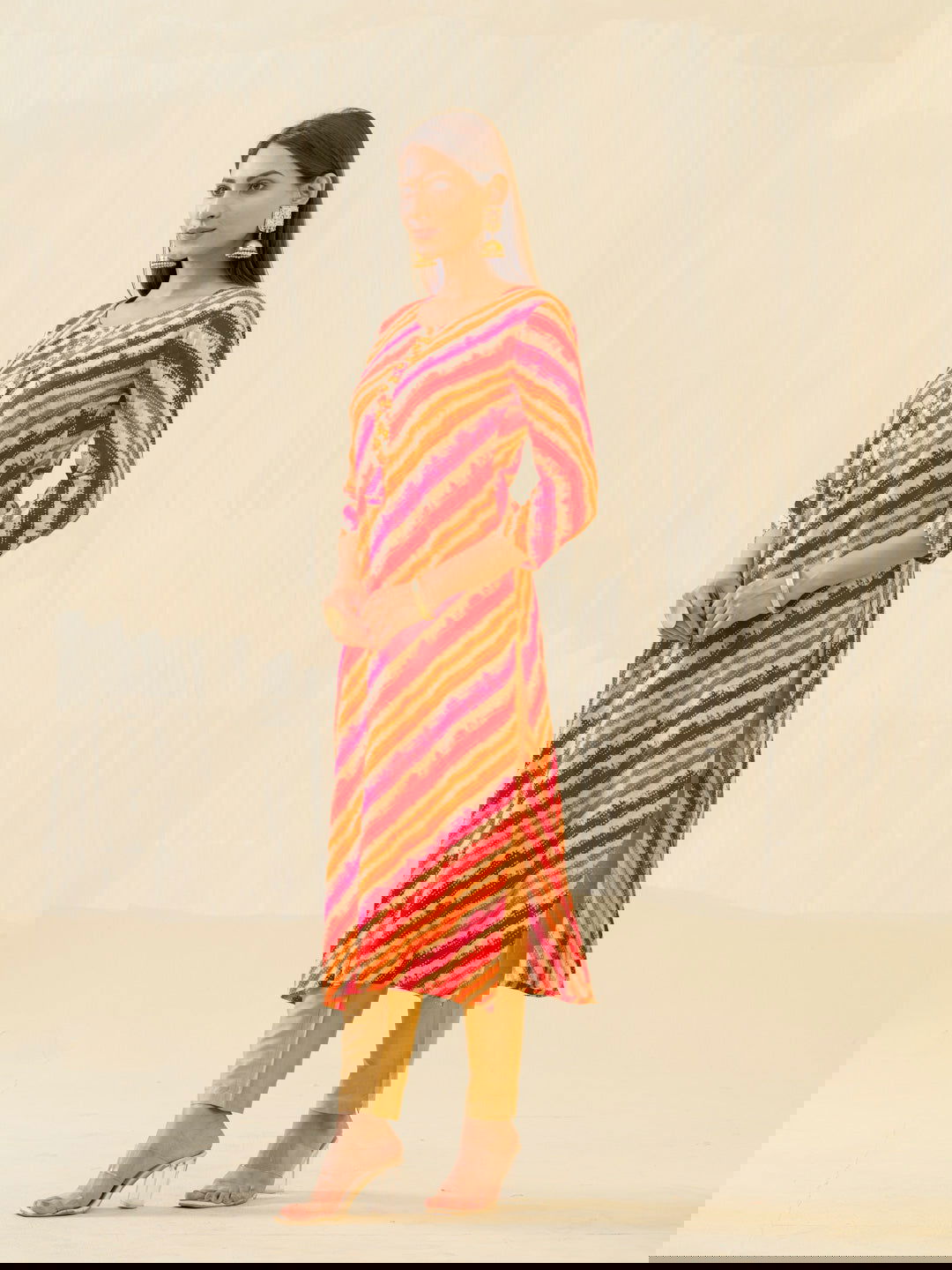 Leheriya Printed Round Neck Gotta Patti Straight Kurta - Buy Best Ethnic Wear for Women & Girls | Daily Woman -