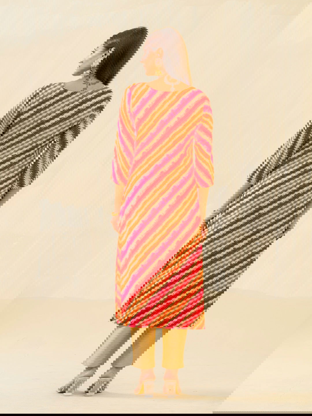 Leheriya Printed Round Neck Gotta Patti Straight Kurta - Buy Best Ethnic Wear for Women & Girls | Daily Woman -