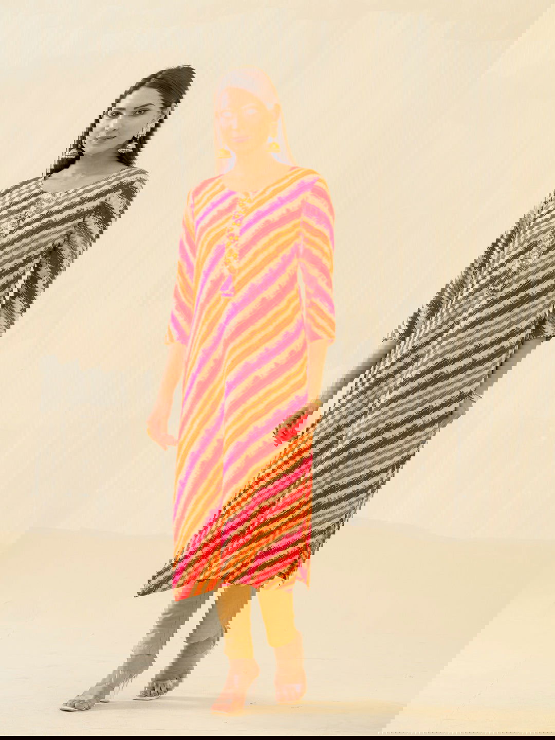 Leheriya Printed Round Neck Gotta Patti Straight Kurta - Buy Best Ethnic Wear for Women & Girls | Daily Woman -