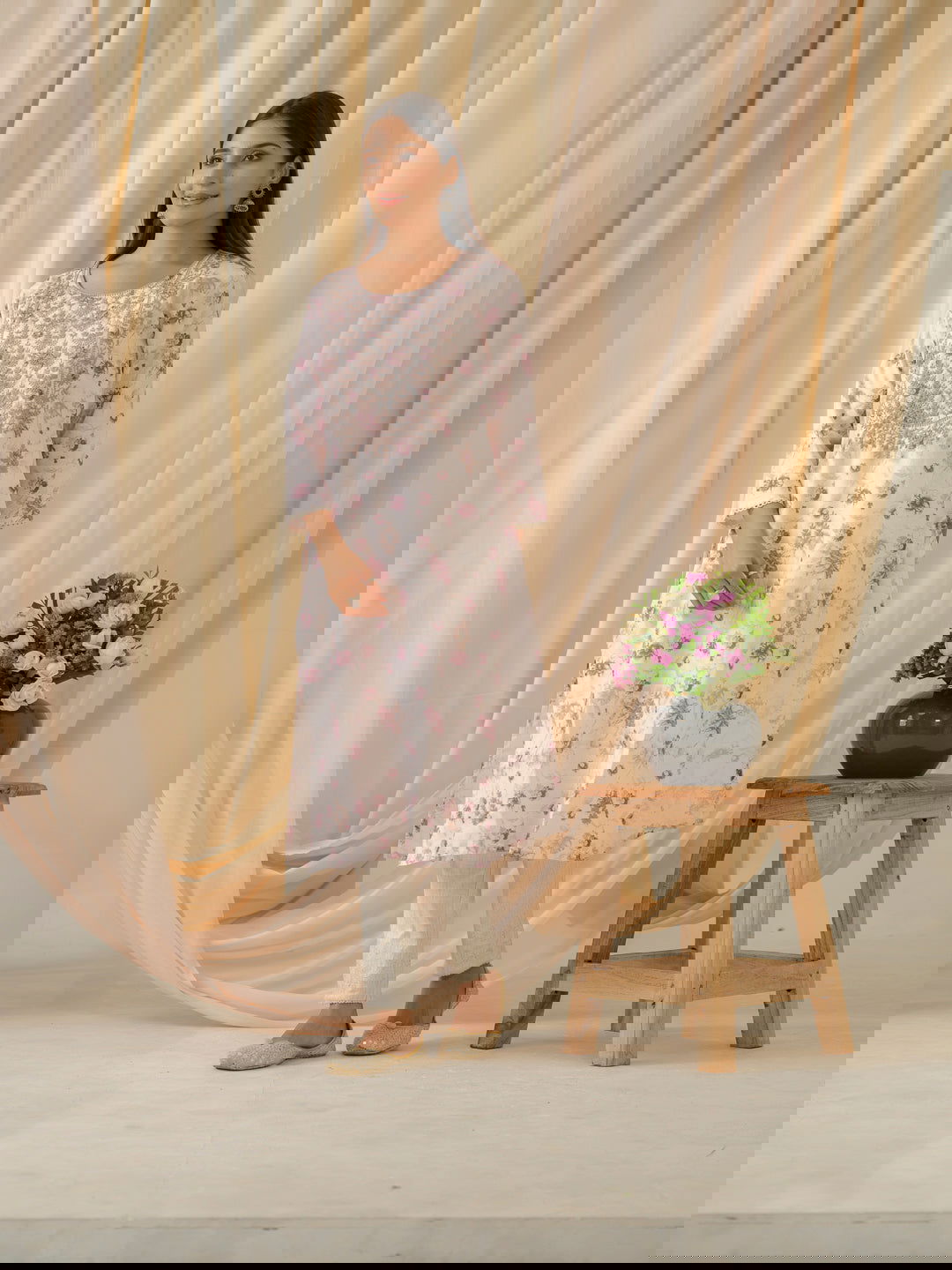 Off-White Floral Yoke Design Thread Work Straight Kurta - Buy Best Ethnic Wear for Women & Girls | Daily Woman -