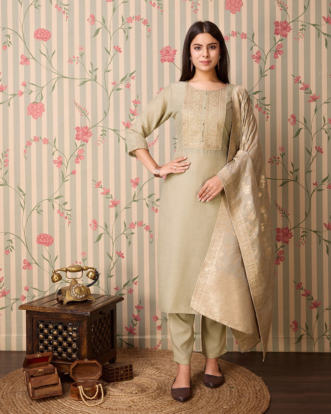 Women Liva Rayon Olive Solid Kurta Trouser Dupatta