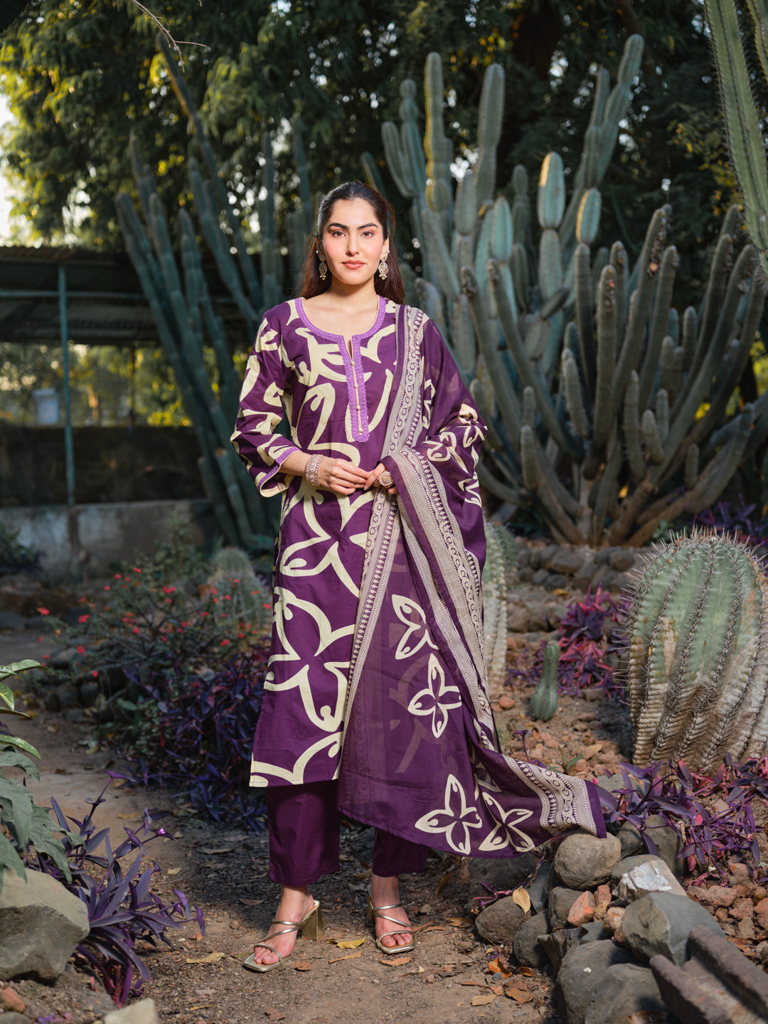 Printed Round Neck Kurta & Trousers Kurta Sets