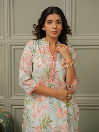 Women Floral Printed Cotton Kurta with Trousers
