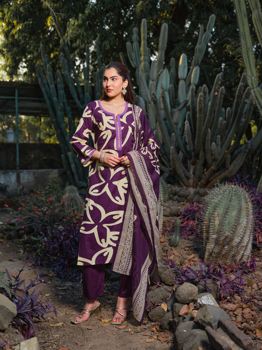 Printed Round Neck Kurta & Trousers Kurta Sets