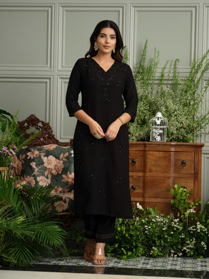 Elegant Lucknowi Chikankari Kurta Pant Set