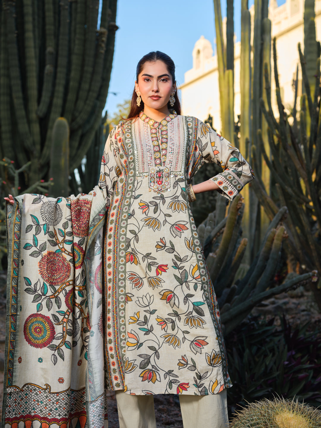 Women Floral Printed Regular Kurta with Trousers & With Dupatta