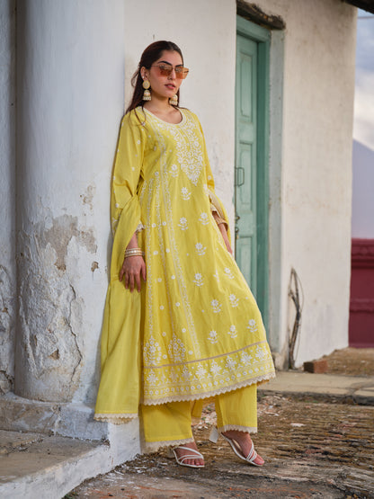 Embroidered Round Neck Kurta & Trousers Kurta Set