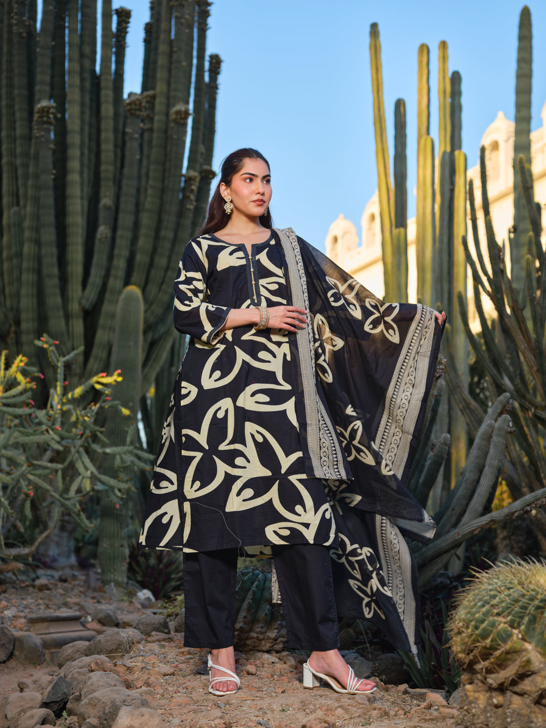 Printed Round Neck Kurta & Trousers Kurta Sets