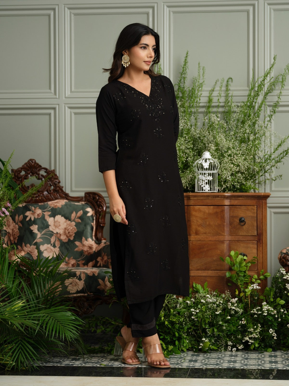 Elegant Lucknowi Chikankari Kurta Pant Set