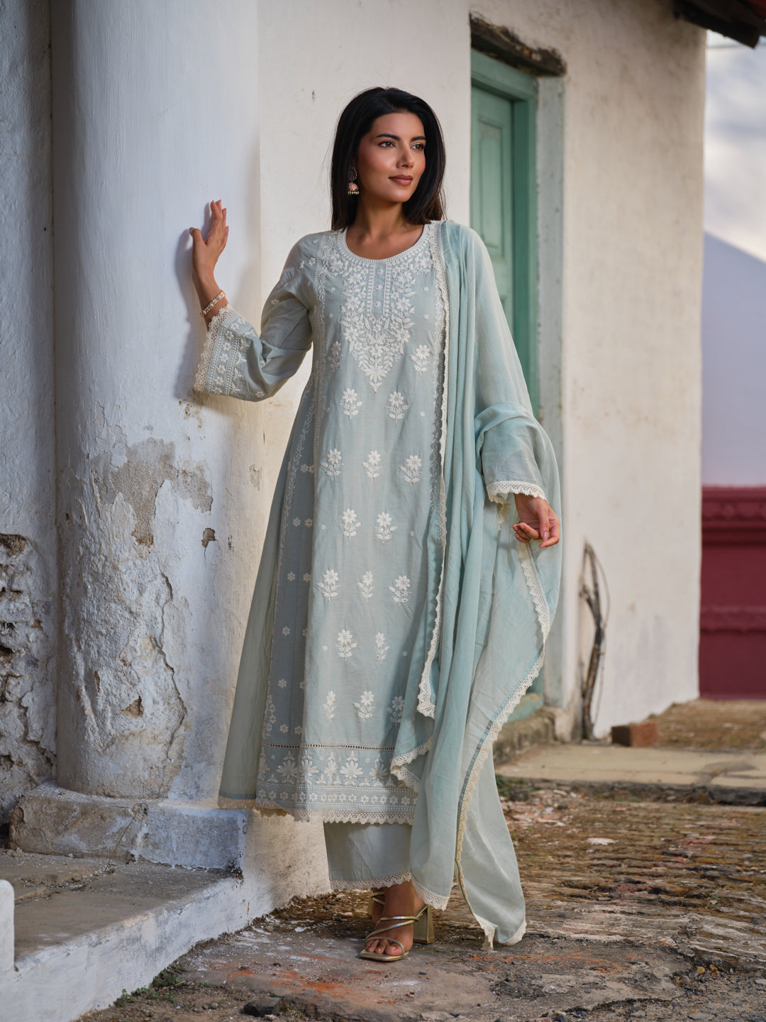 Embroidered Round Neck Kurta & Trousers Kurta Set