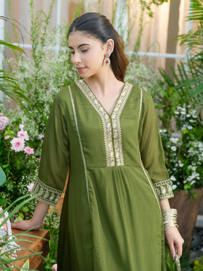 Embroidered V-Neck Chinon Kurta with pant Set and Chiffon Dupatta