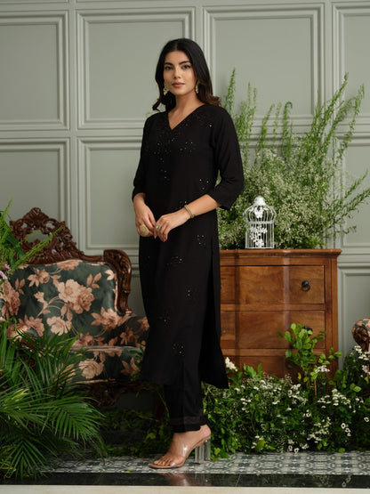 Elegant Lucknowi Chikankari Kurta Pant Set