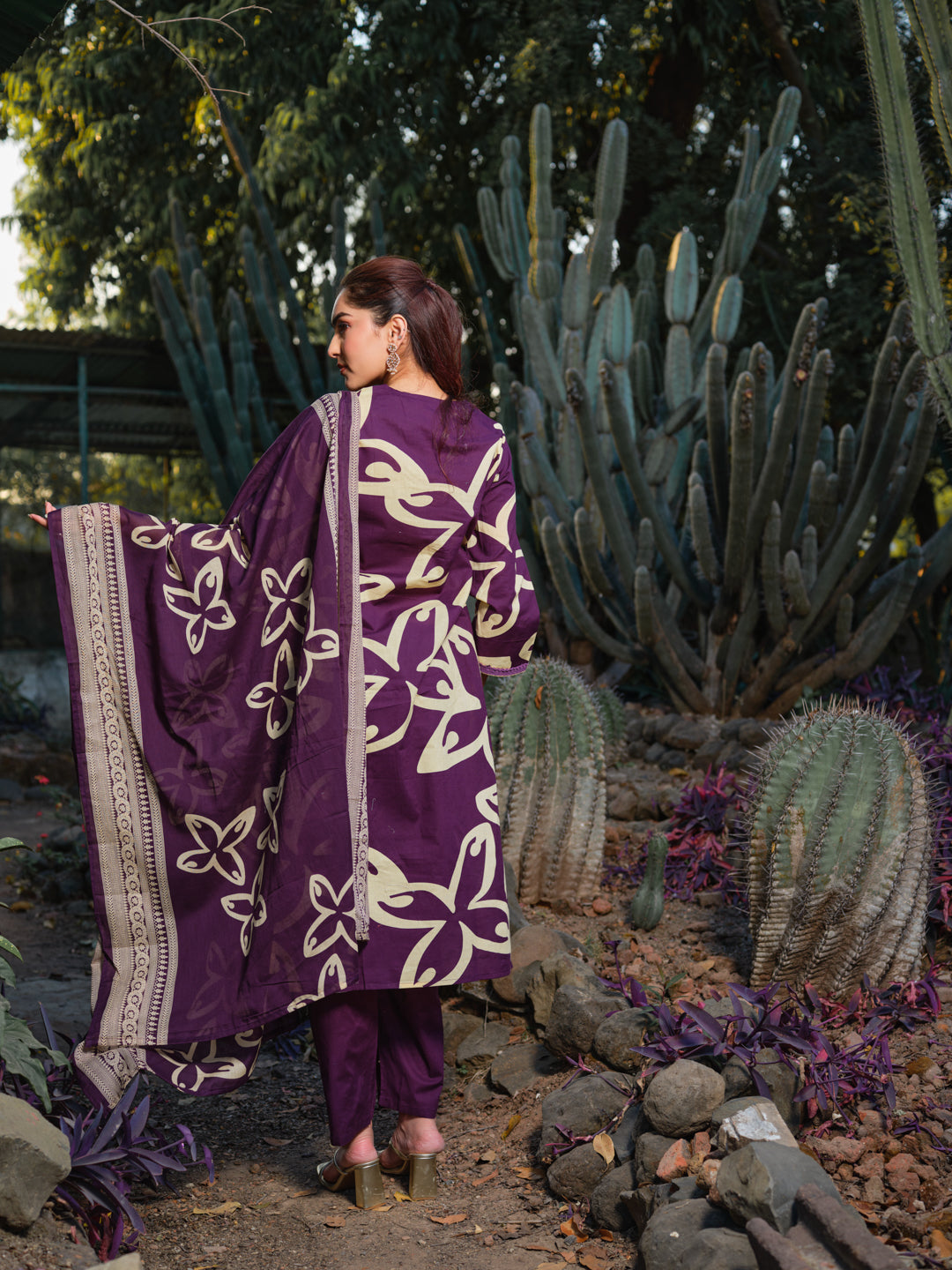 Printed Round Neck Kurta & Trousers Kurta Sets