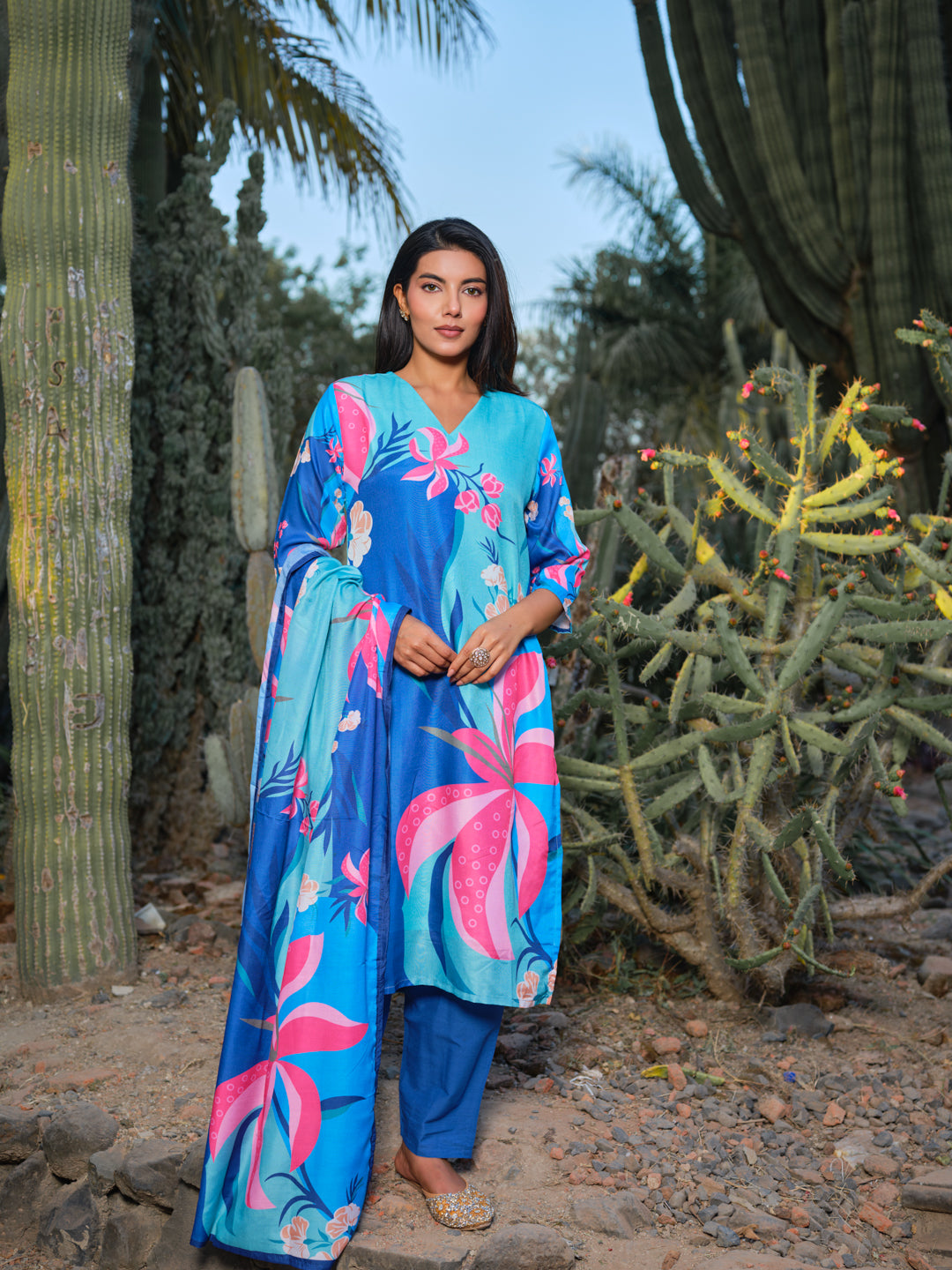 Printed V-Neck Kurta & Trousers Kurta Set