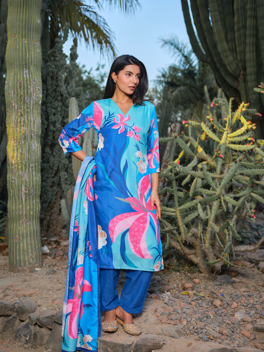 Printed V-Neck Kurta & Trousers Kurta Set