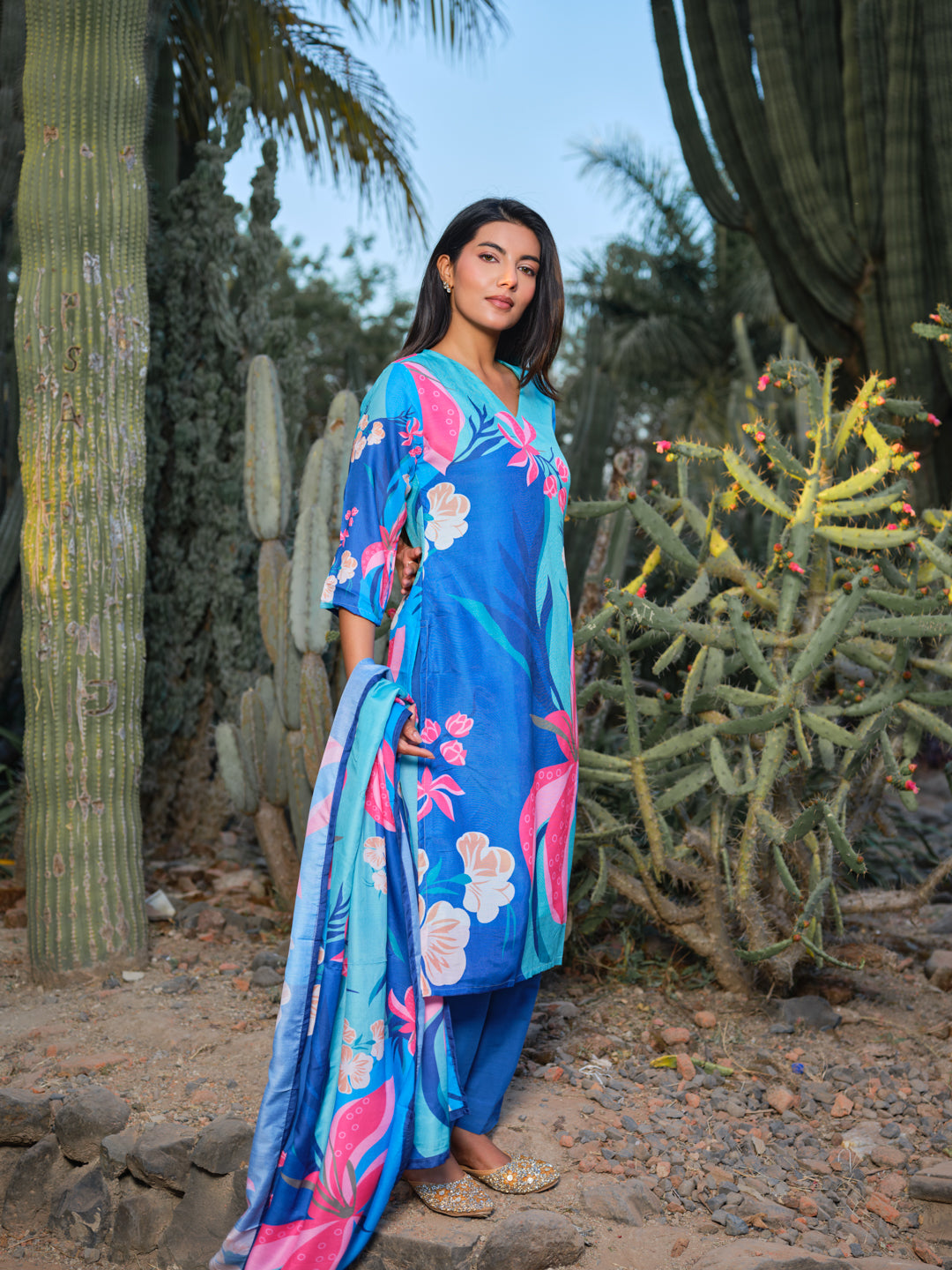 Printed V-Neck Kurta & Trousers Kurta Set