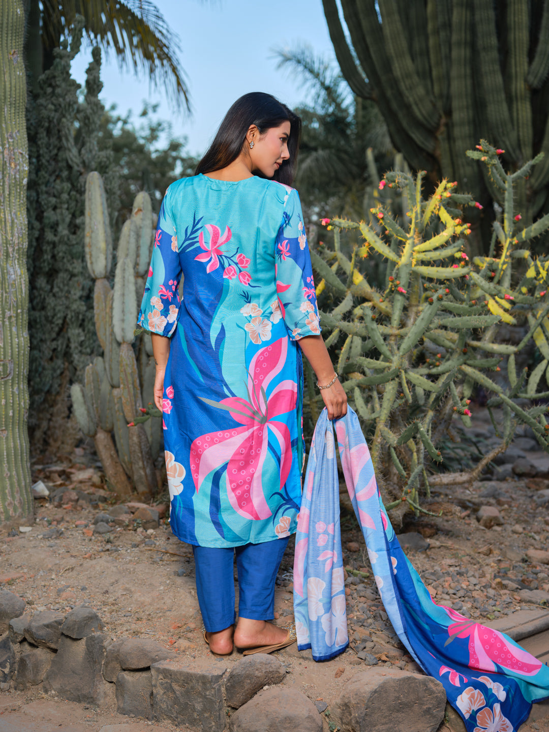 Printed V-Neck Kurta & Trousers Kurta Set