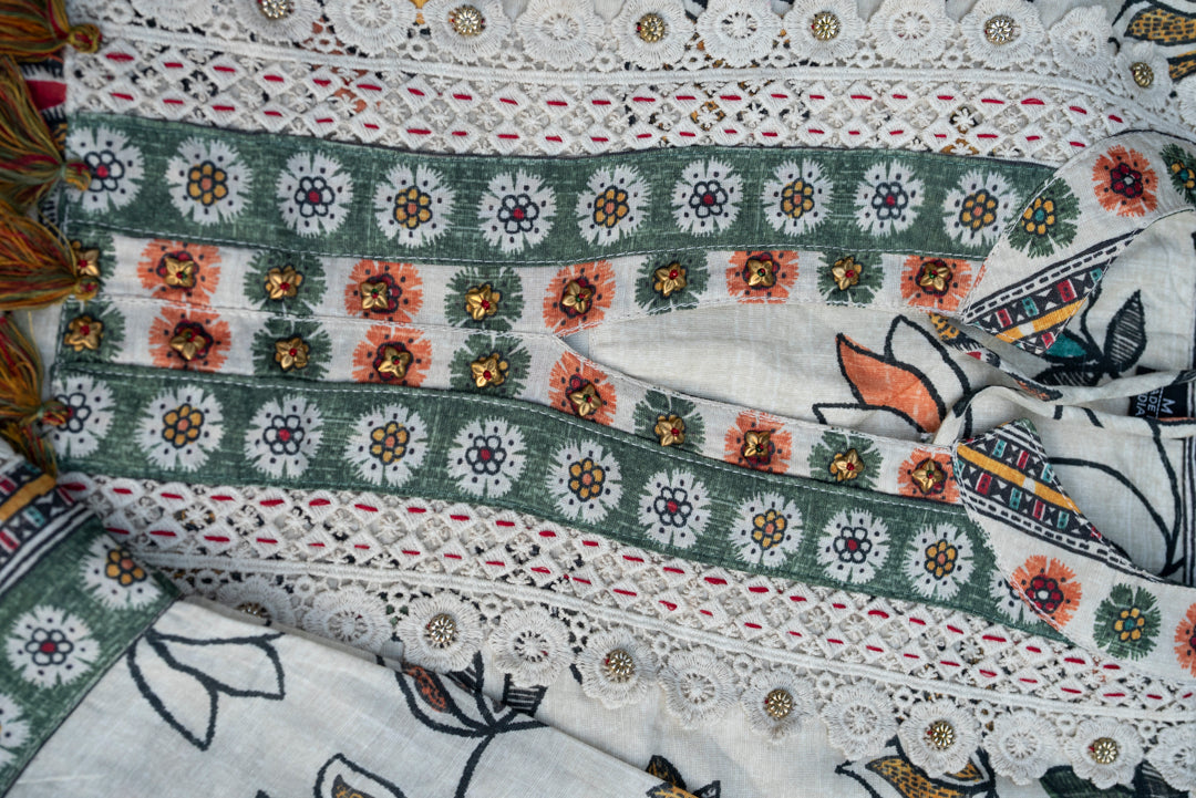 Women Floral Printed Regular Thread Work Kurta with Trousers & With Dupatta