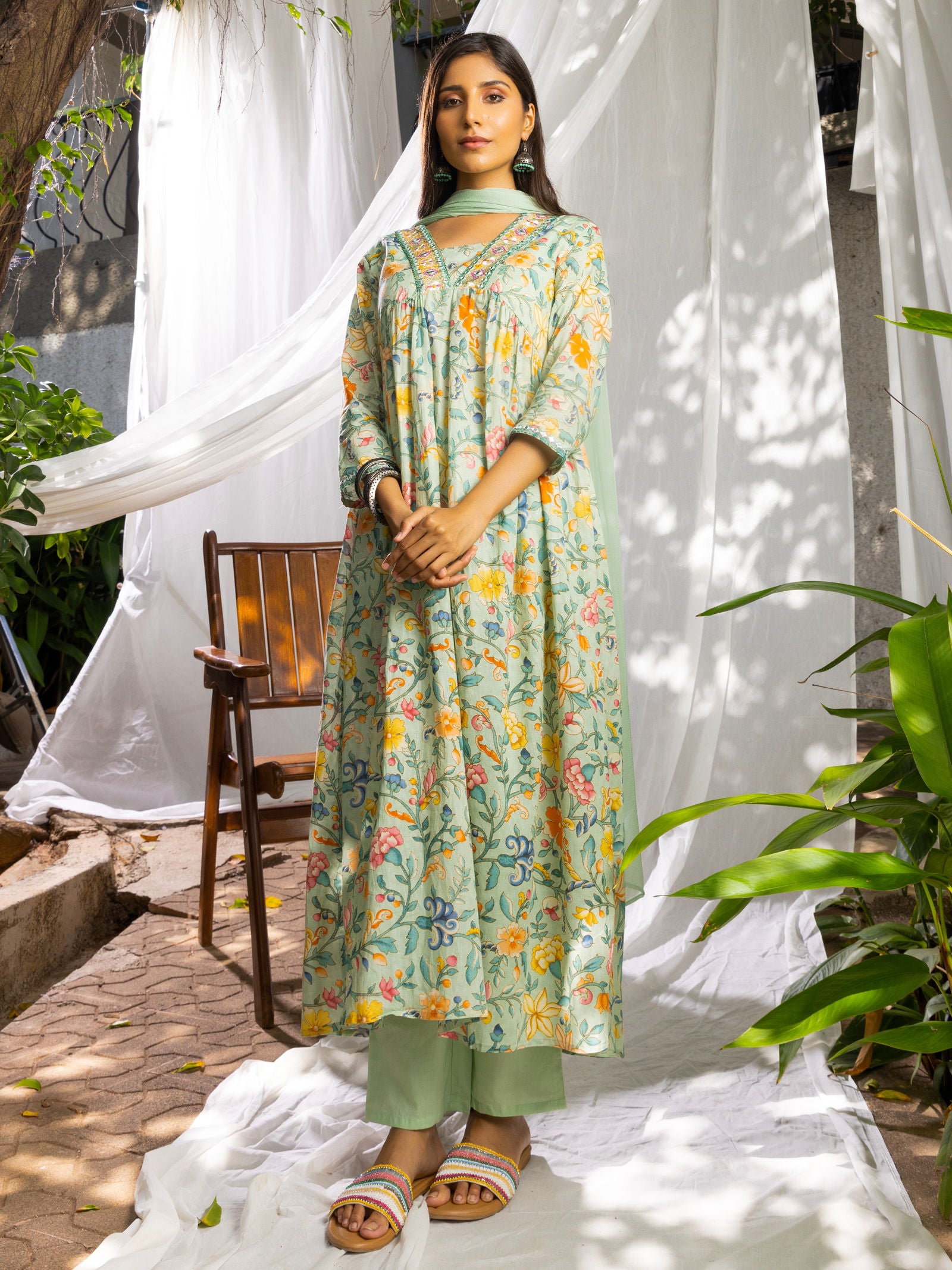 Floral Printed Empire Thread Work Pure Cotton Kurta With Trouser & Dupatta - Buy Best Ethnic Wear for Women & Girls | Daily Woman - 