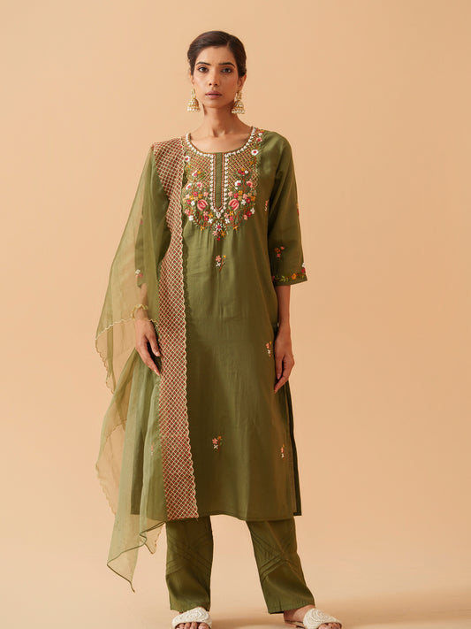 Women Floral Embroidered Kurta with Trousers & Dupatta