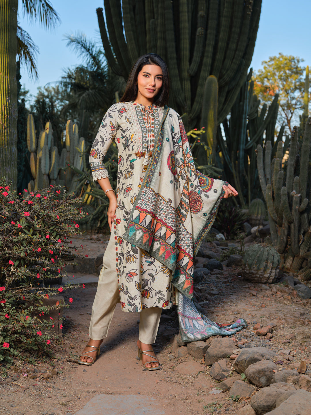 Women Floral Printed Regular Thread Work Kurta with Trousers & With Dupatta