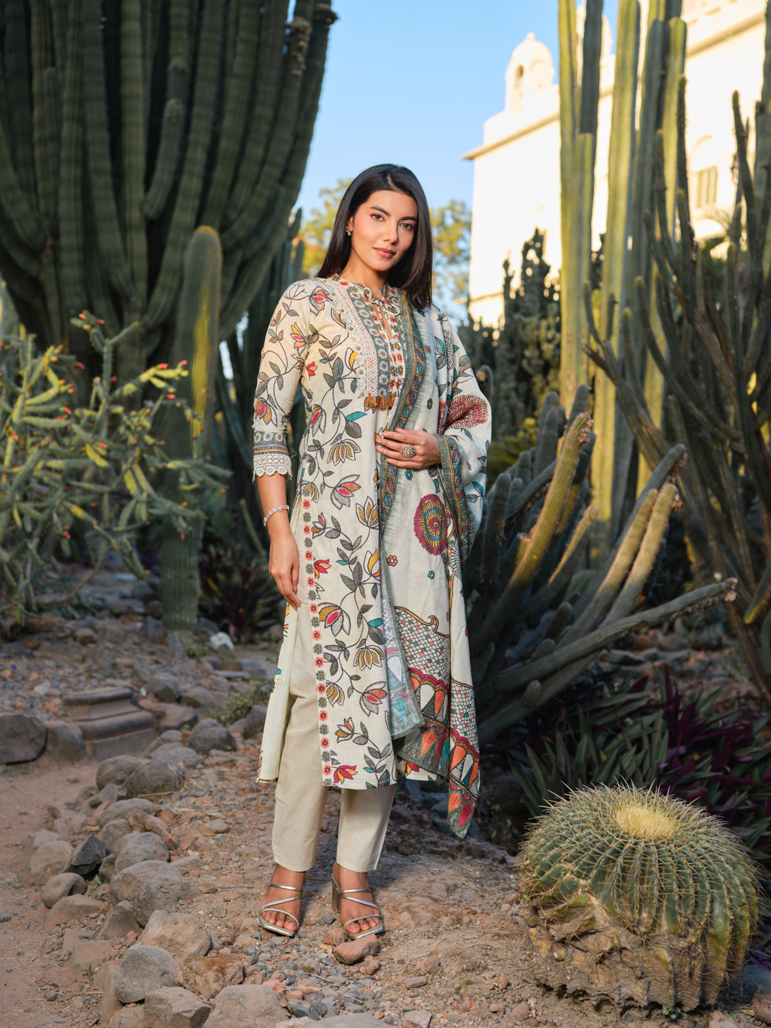 Women Floral Printed Regular Thread Work Kurta with Trousers & With Dupatta