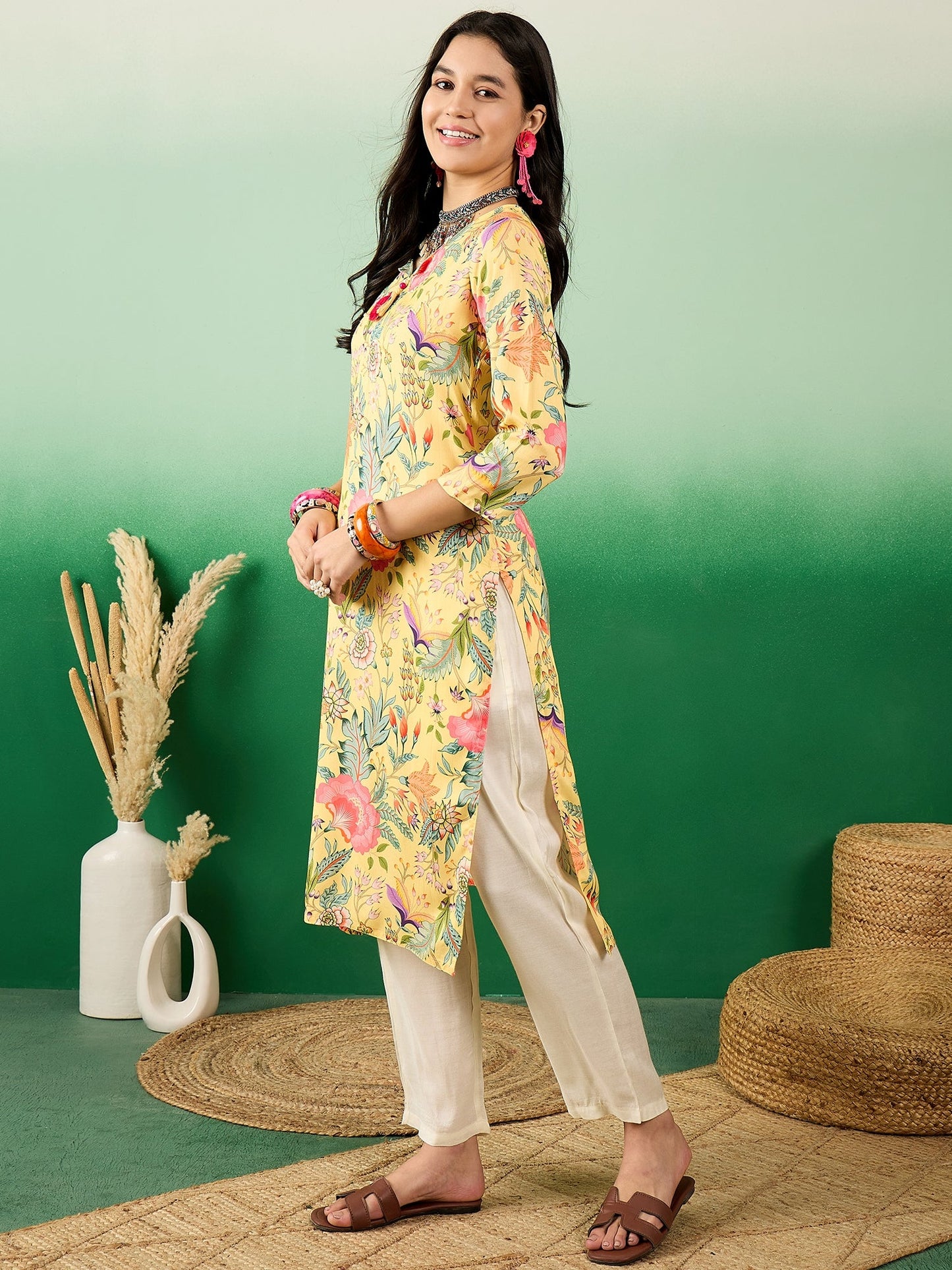 V Neck Floral-Printed Straight Kurta - Buy Best Ethnic Wear for Women & Girls | Daily Woman - 