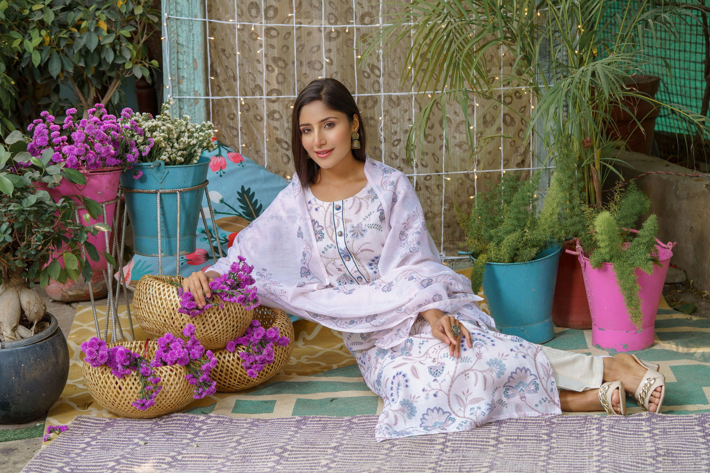 White & Purple Floral Printed Straight Kurta With Trousers and  Dupatta - Buy Best Ethnic Wear for Women & Girls | Daily Woman - 