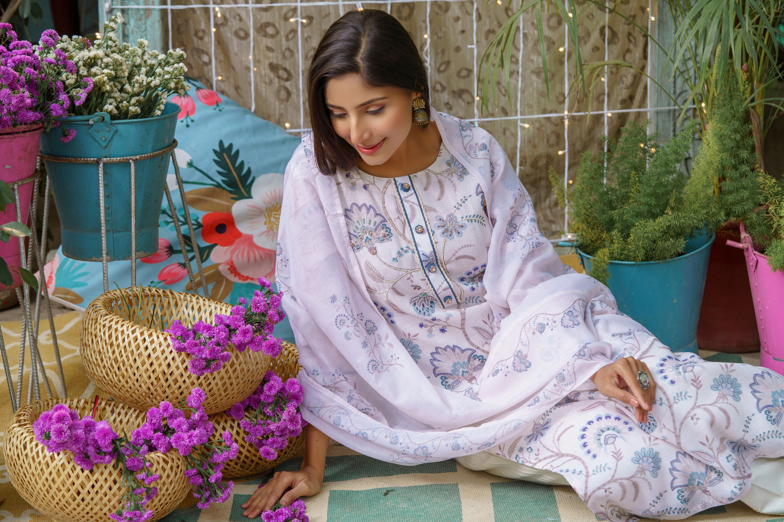 White & Purple Floral Printed Straight Kurta With Trousers and  Dupatta - Buy Best Ethnic Wear for Women & Girls | Daily Woman - 