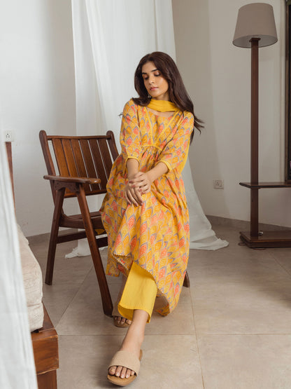 Yellow & Pink Ethnic Motifs Printed Pure Cotton Kurta & Trousers With Dupattatifs Printed Pure Cotton Kurta & Trousers With Dupatta - Buy Best Ethnic Wear for Women & Girls | Daily Woman - 