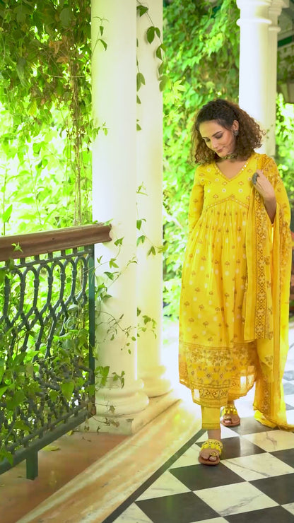 Women Yellow Printed Kurta Sets