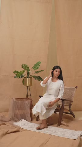 White Ethnic Motifs Embroidered Straight Kurta