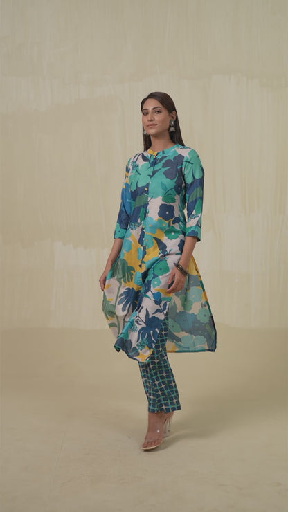 Green Floral Printed Straight Kurta and Trousers